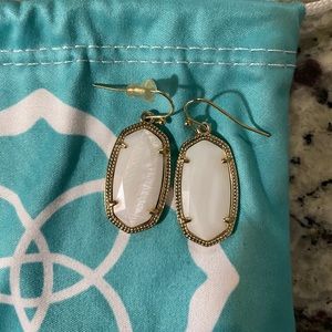 Small Kendra Scott drop earrings